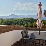 Tihiat Kat Hotel 2*