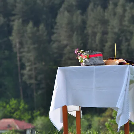Хотел тихият кът Априлци