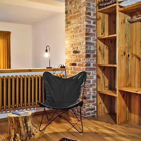 Tihiat Kat 2* Apriltsi (Lovech)