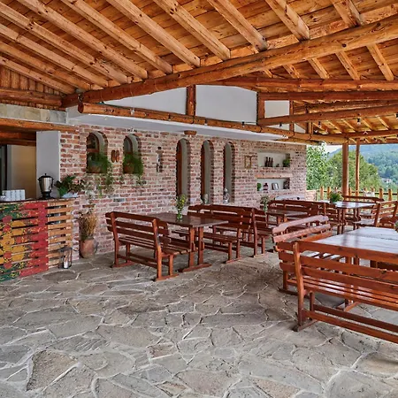 Tihiat Kat 2* Apriltsi (Lovech)