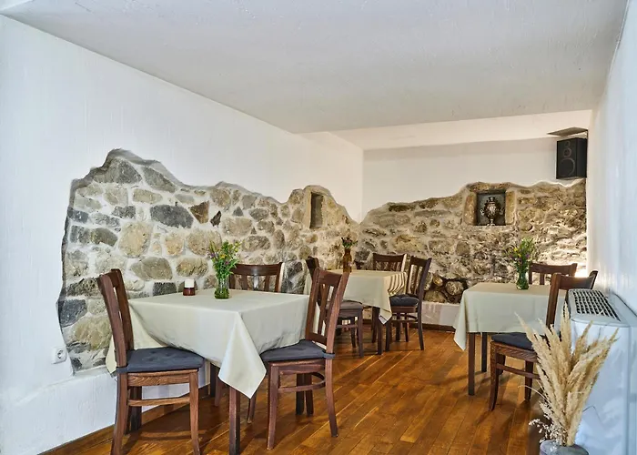 Tihiat Kat 酒店 阿普里尔齐